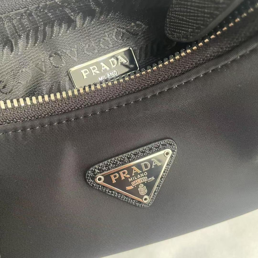 PRADA Re-Edition 2005 Re-Nylon バッグ