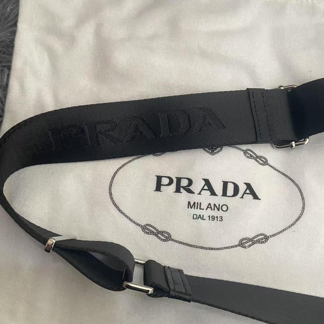 PRADA Re-Edition 2005 Re-Nylon バッグ