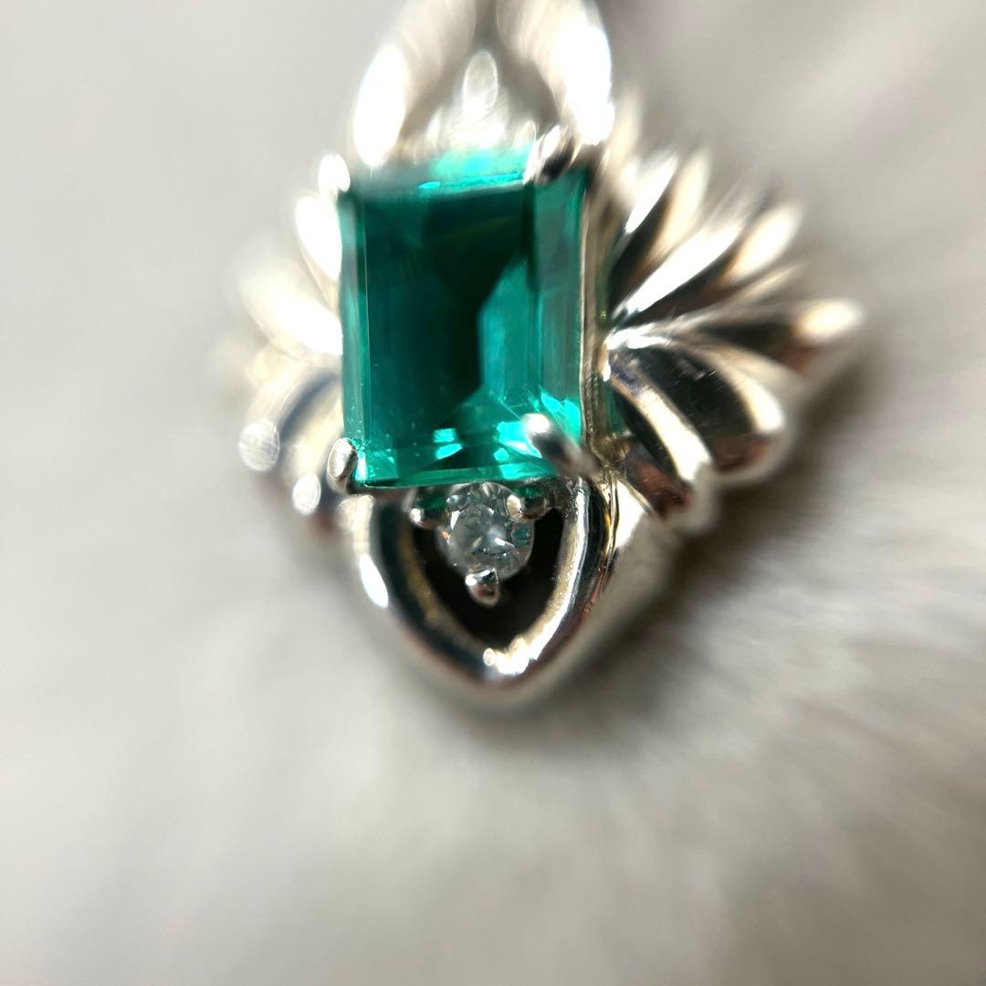 【Pt900】CRESCENT VERT 再結晶エメラルド ペンダントトップ