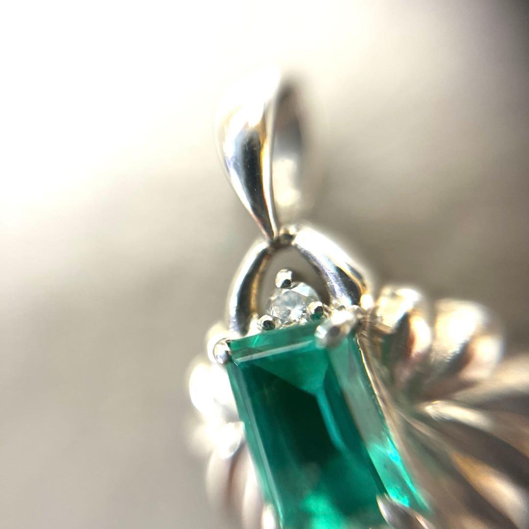 【Pt900】CRESCENT VERT 再結晶エメラルド ペンダントトップ