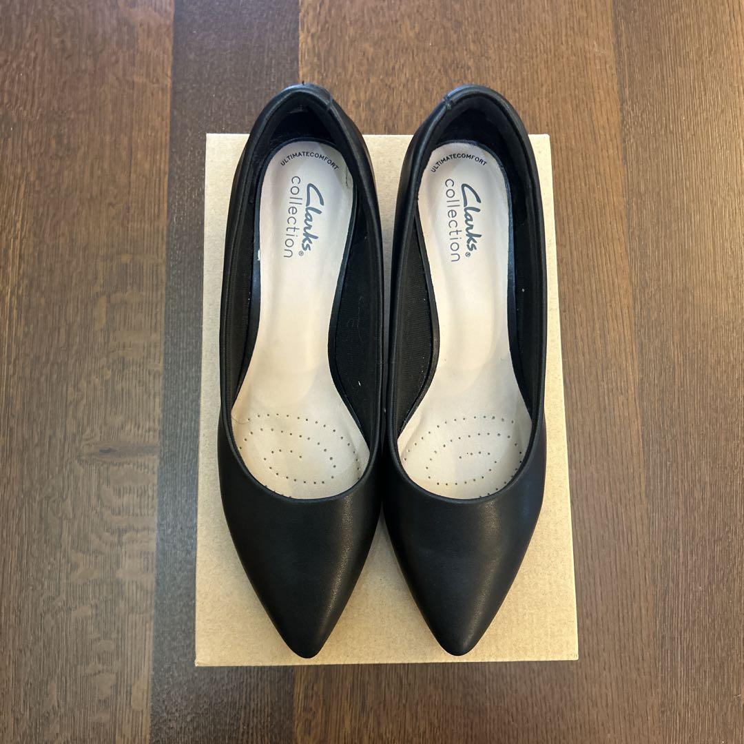 Clarks ブラック ポインテッドトゥパンプス