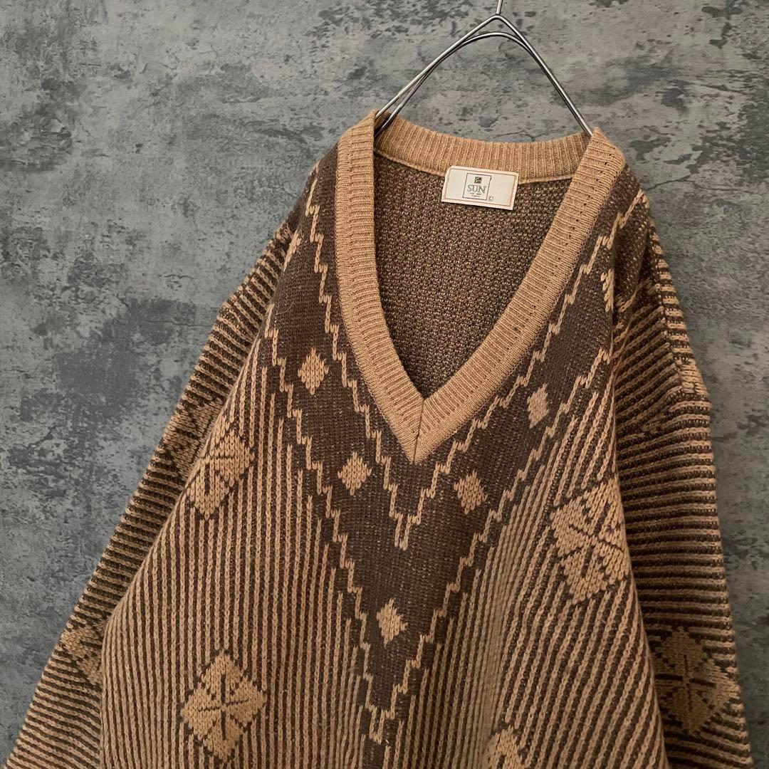 【Vネック ニットセーター】ベージュ×茶色 ストライプ模様 ゆるだぼ 古着