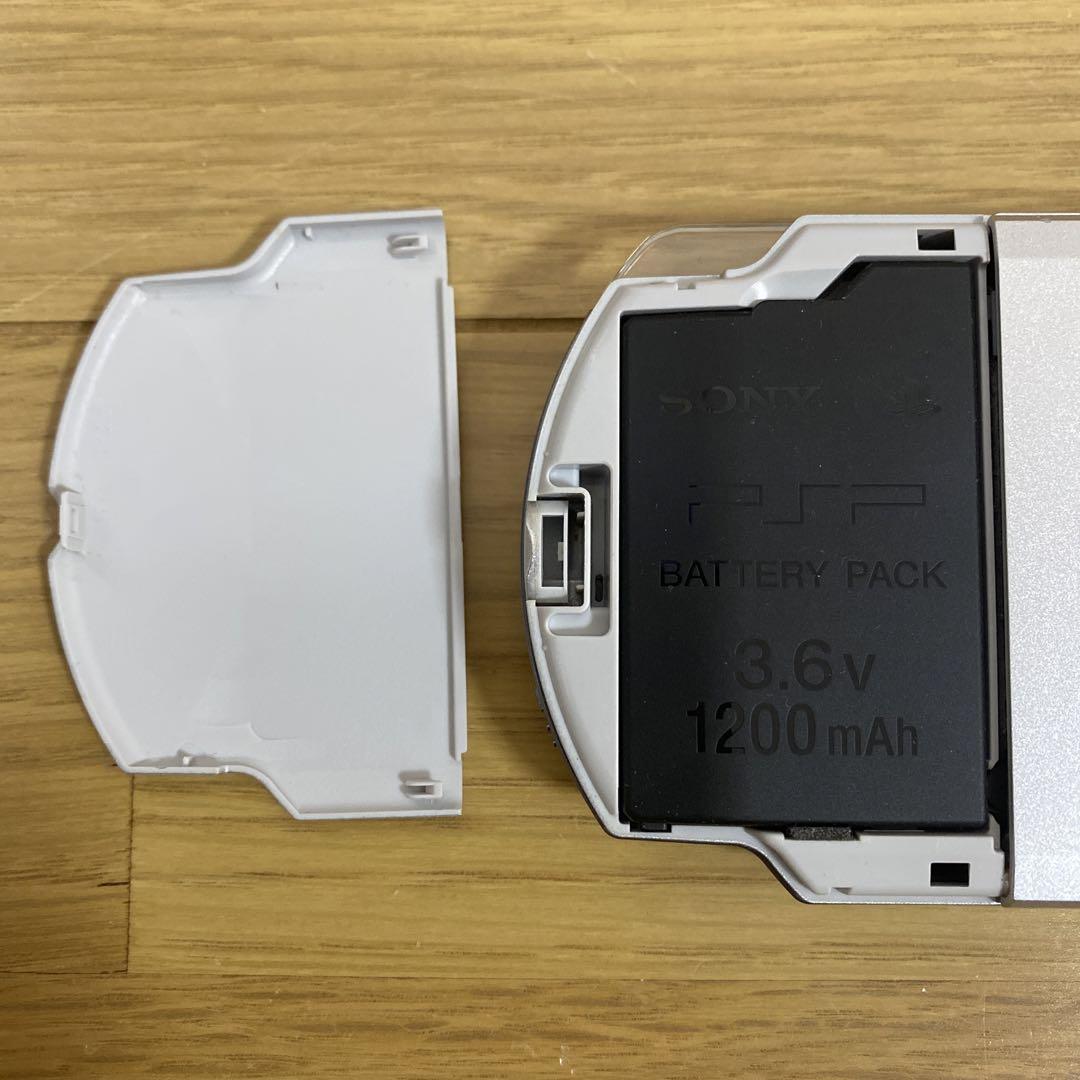 PSP3000シルバー メモリースティック付き