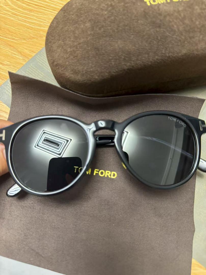 TOM FORD ラウンドサングラス ブラック