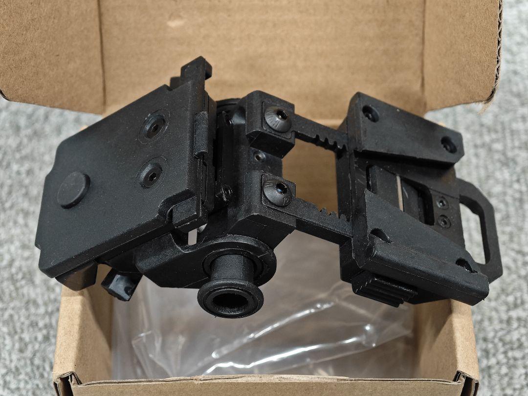 アルミ合金製L4G24ヘルメットコネクター helmetmount_1.jpg