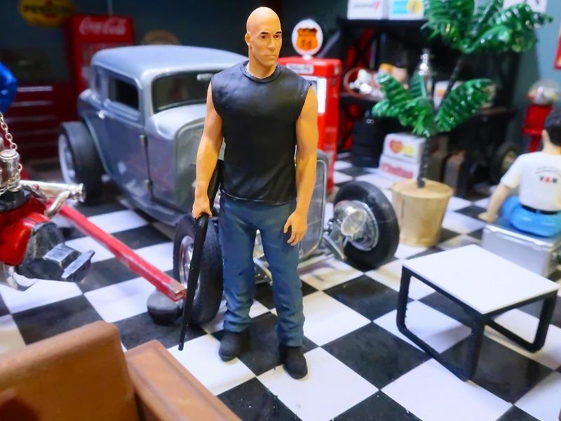 1/18 ワイスピ ワイルドスピード ドム ドミニク・トレット フィギュア 1/18 ワイスピ ワイルドスピード ドム ドミニク・トレット