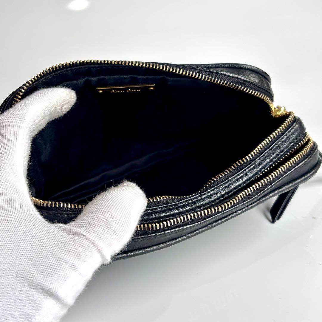 極美品 ミュウミュウ マテラッセ レザー ショルダーバッグ ブラック 極美品 ミュウミュウ マテラッセ レザー ショルダーバッグ ブラック