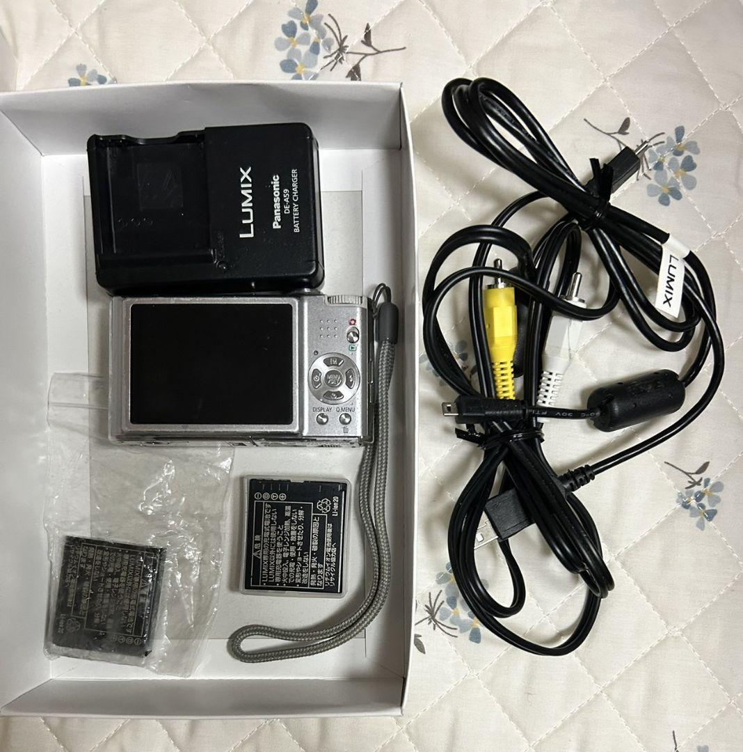 Panasonic LUMIX DMC-FX66 シルバー - デジタルカメラヴィンテージ