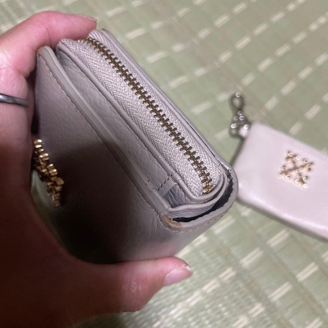 ベージュ2つ折り財布アンド白小銭いれ キーケースrusset