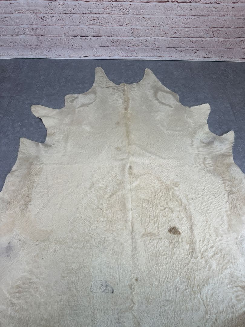 カウラグ 牛皮ラグやや傷や汚れあり