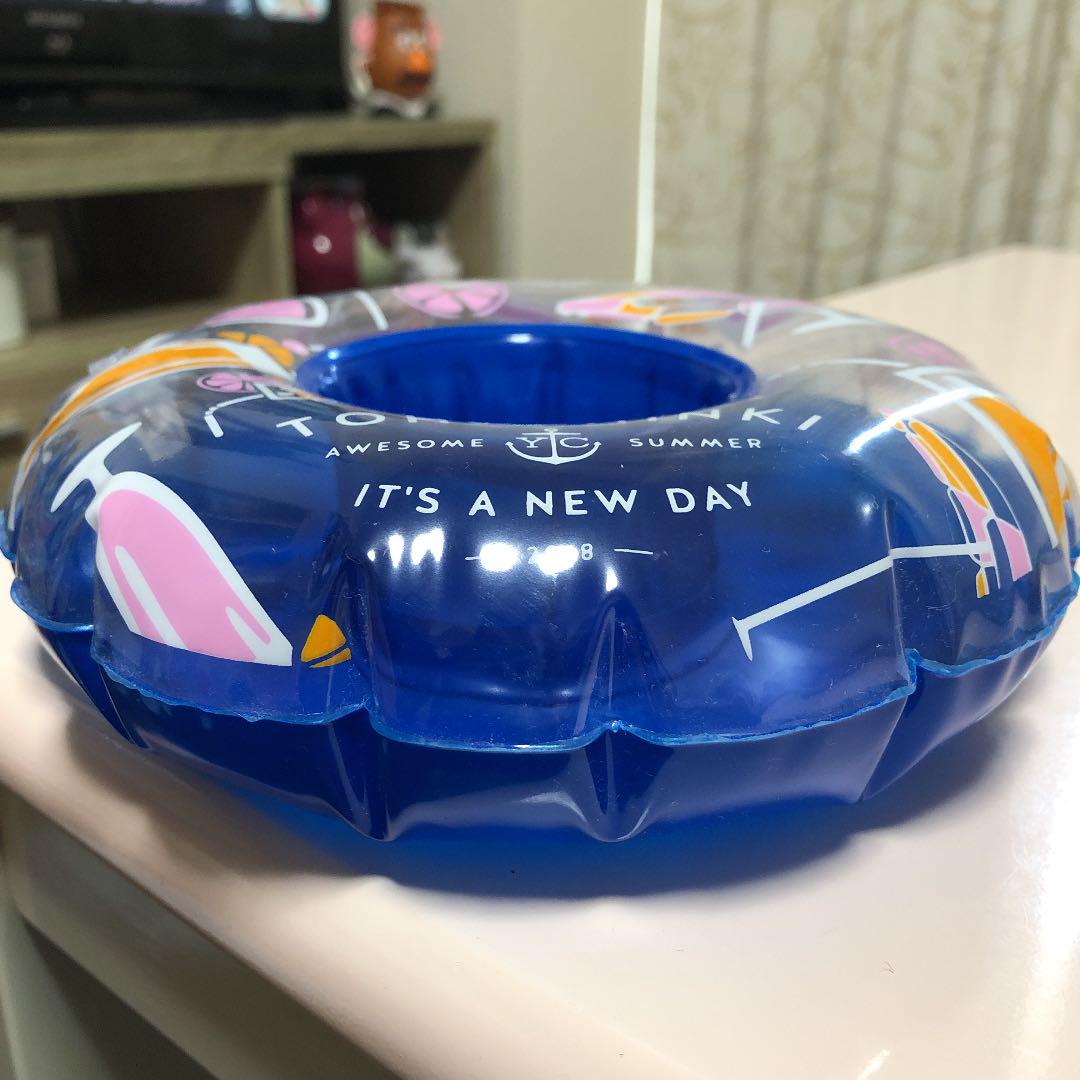 メルカリ 東方神起 浮き輪型ボトルホルダー2個セット インテリア小物 300 中古や未使用のフリマ メルカリ 東方神起 浮き輪型ボトルホルダー2個セット インテリア小物 300 中古や未使用のフリマ