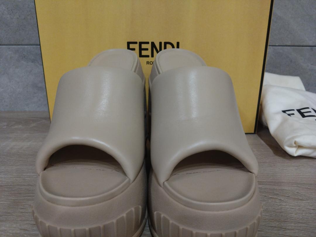 FENDI ベージュ ウェッジサンダル 未使用品