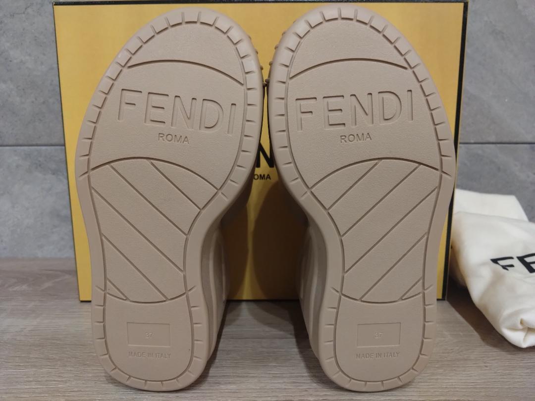 FENDI ベージュ ウェッジサンダル 未使用品