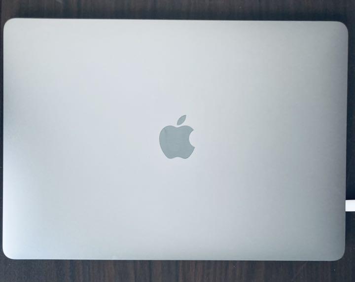 ブラック系新品同様MacBook Pro 13 本体 2020 8GB 256GB 保護フィルム ...