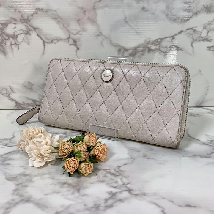 COACH（コーチ）ポピーキルテッド アイボリー 長財布