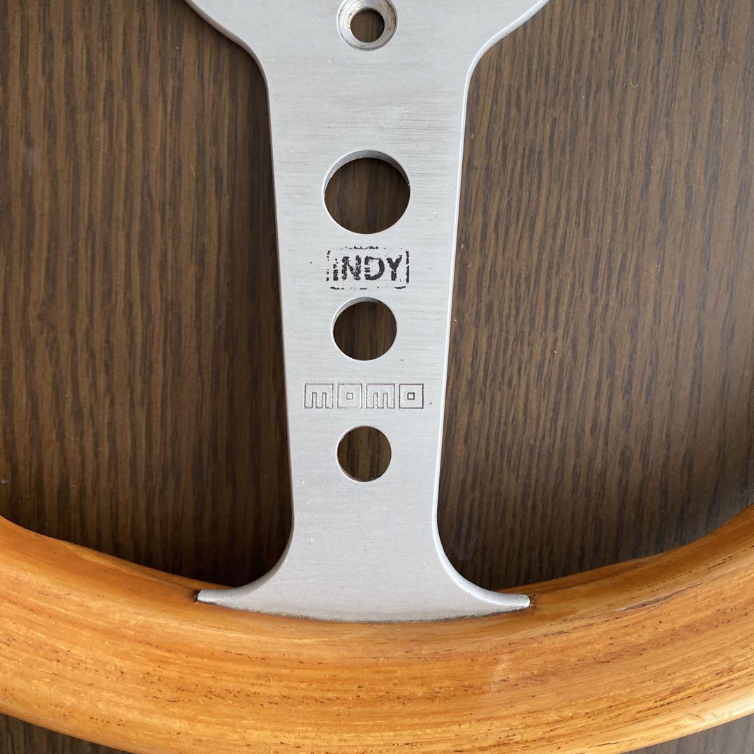 momo INDY ステアリングとホーンボタン