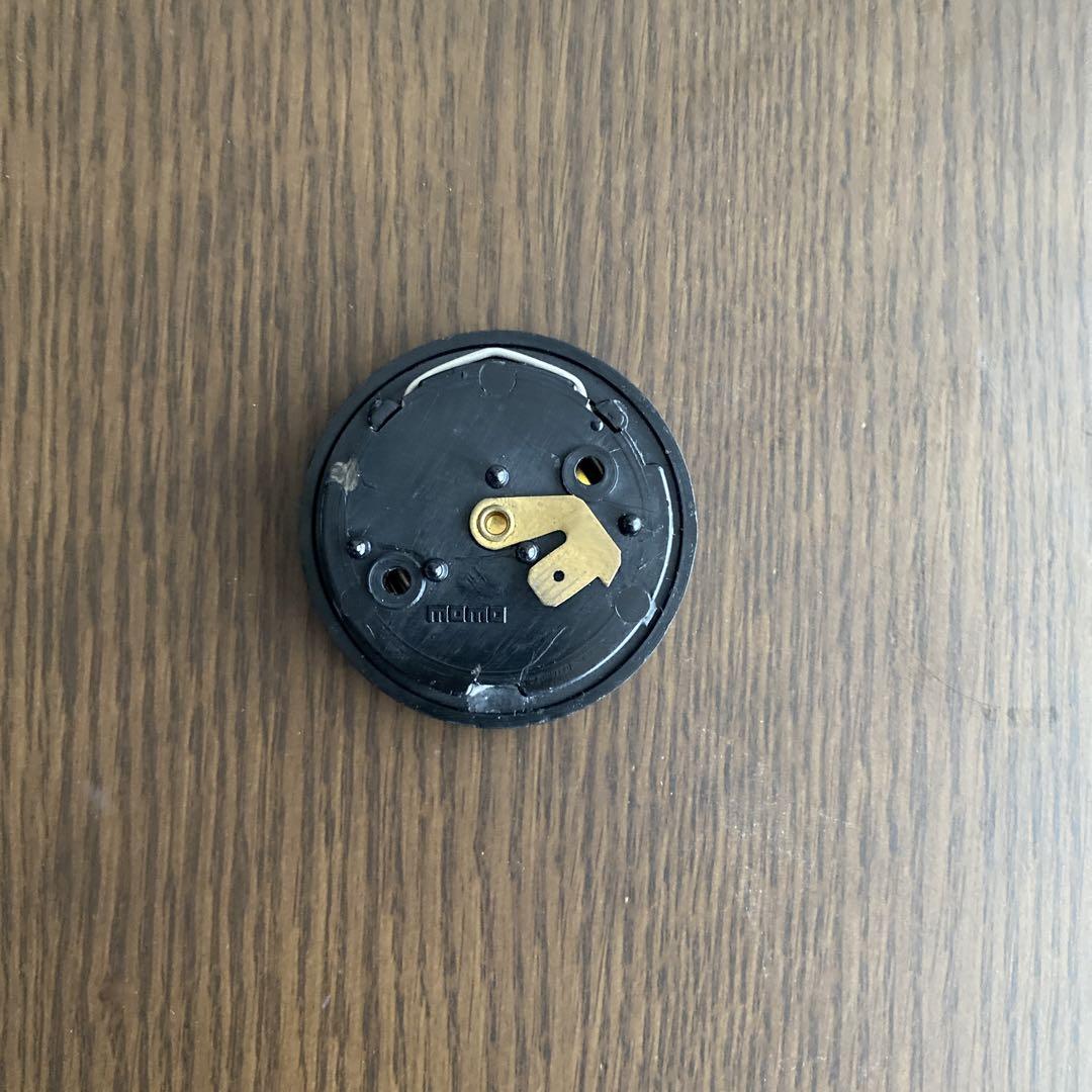 momo INDY ステアリングとホーンボタン