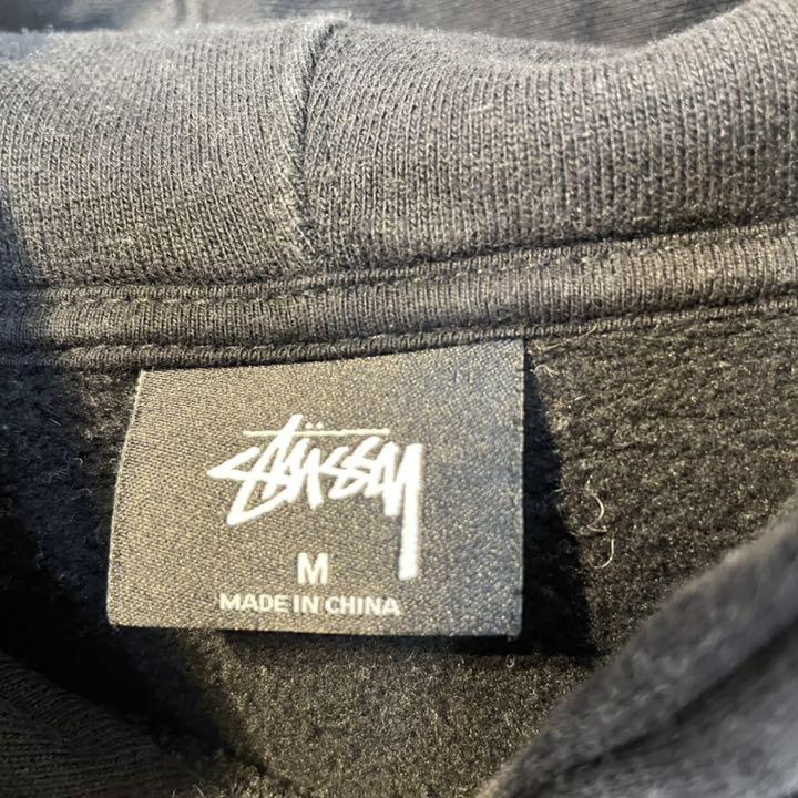 100%新品新作 STUSSY M 黒 デカロゴ urRKJ-m51370978217 ステューシー フーデッドパーカー フーディー 得価最新作