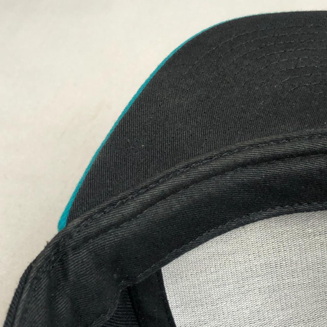 【アメリカ買付品】キャップ　トラッカーキャップ　刺繡ロゴ　ボルコム　VOLCOM
