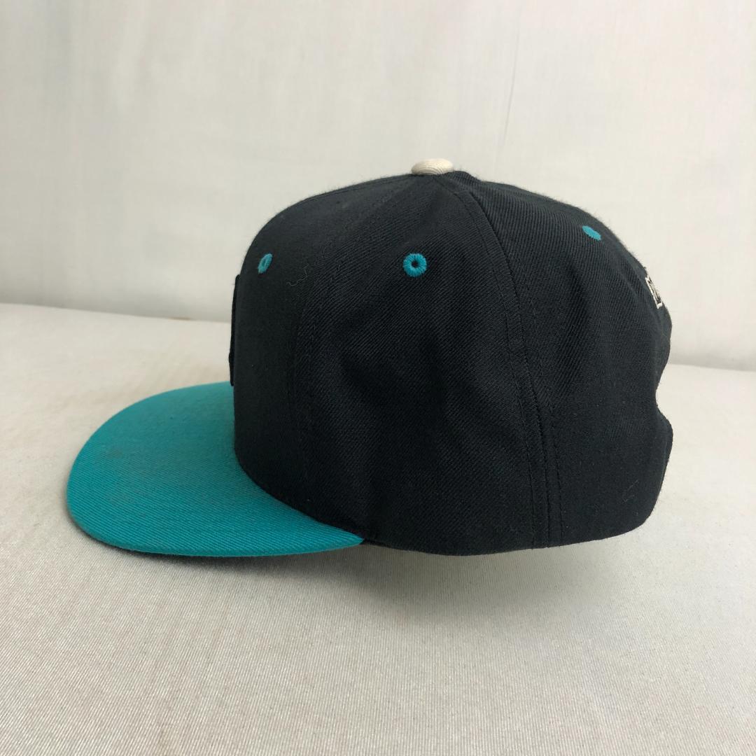 【アメリカ買付品】キャップ　トラッカーキャップ　刺繡ロゴ　ボルコム　VOLCOM