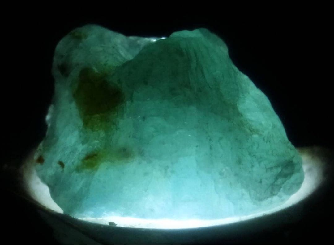 13.54ct 透明感のある高品質な天然グランディディエライト原石