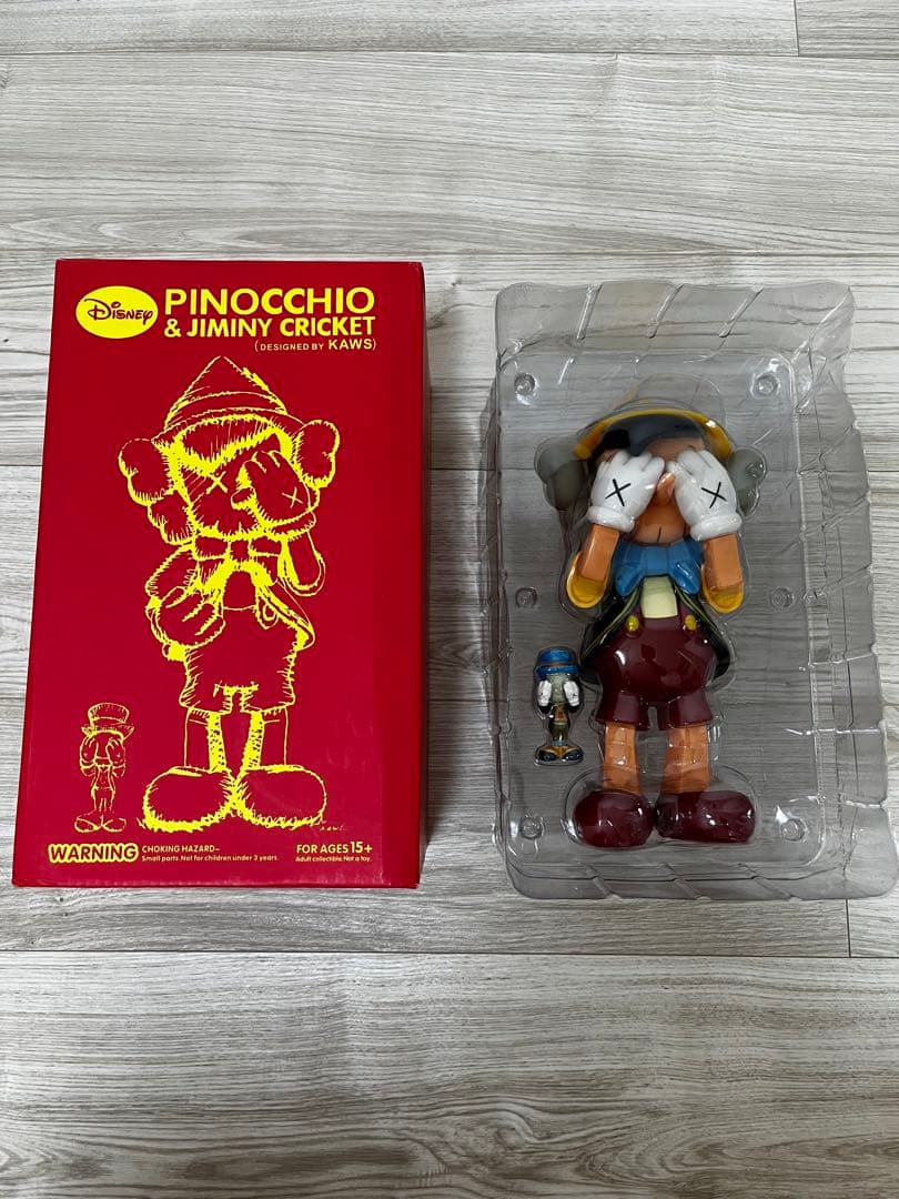 KAWS カウズピノキオフィギュア