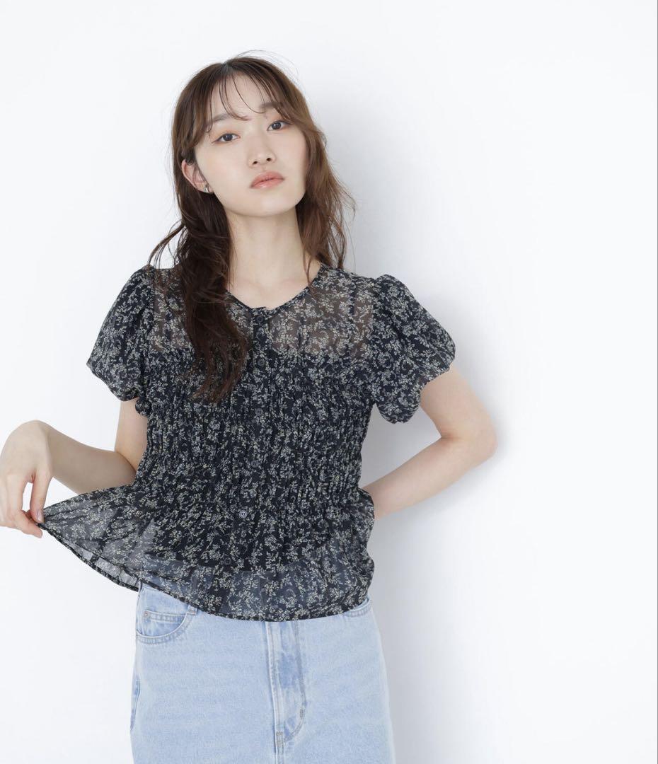 Natural Beauty Basic ミニフラワーシャーリングブラウス