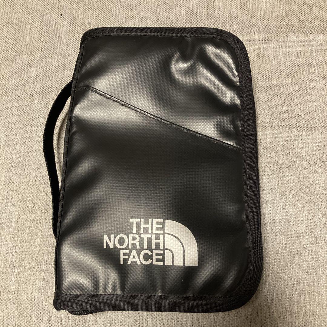 THE NORTH FACE パスポートケース ブラック　小物カバン