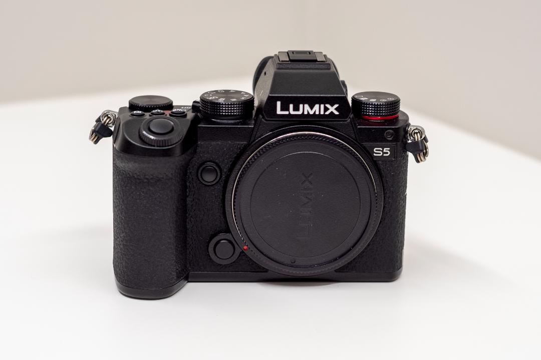 LUMIX S5 ミラーレスカメラ ボディ（オマケあり）