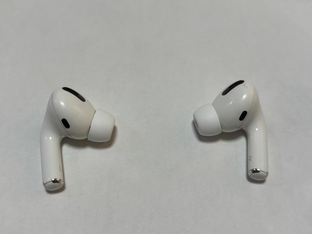 【最終値下げ】AirPods Pro 本体 ホワイト 充電ケース付き