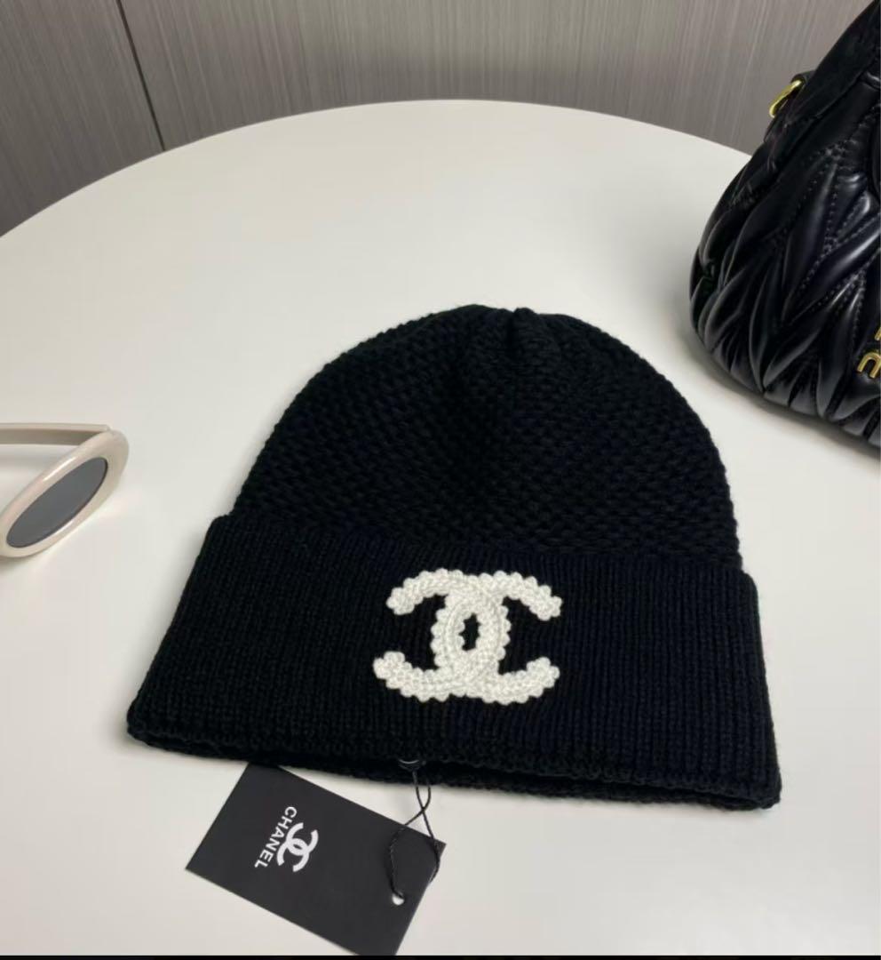 CHANEL ブラック ニット帽 ロゴ入り