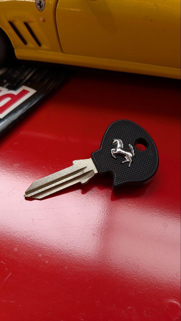 専用品　Ferariフェラーリ ロゴ付ブランクキー（加工前）