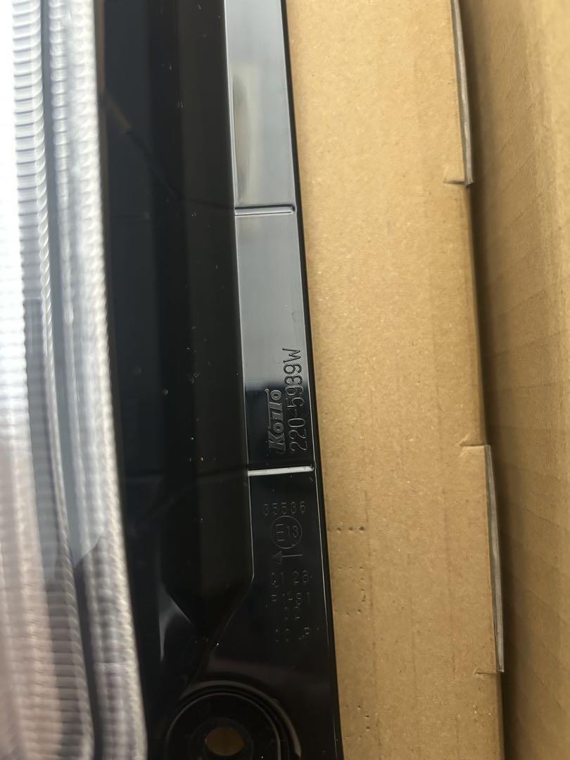 美品　スズキ　MR52S ハスラー　左テールランプ LED