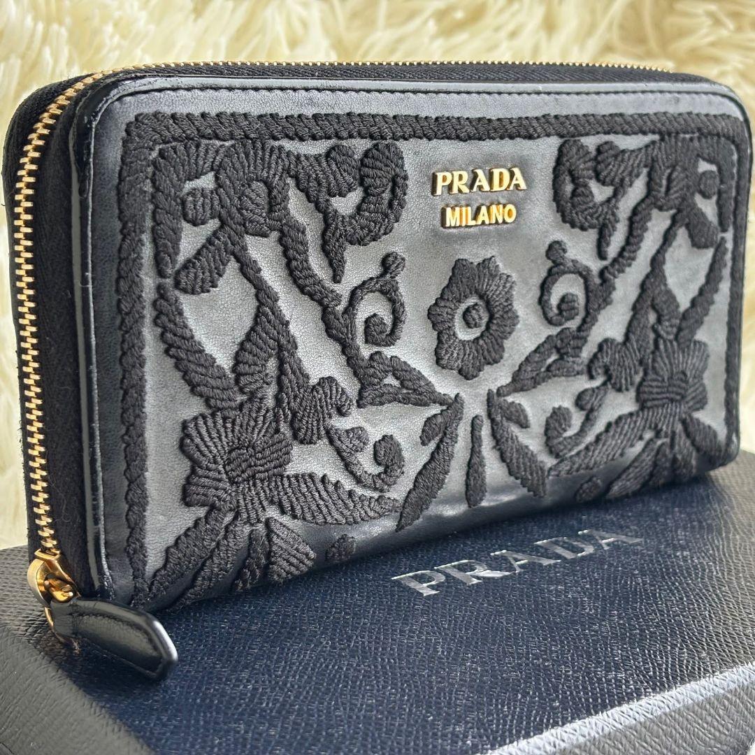 プラダ 長財布 花柄 フラワー 刺繍 ロゴ金具 ラウンドジップ 黒PRADA