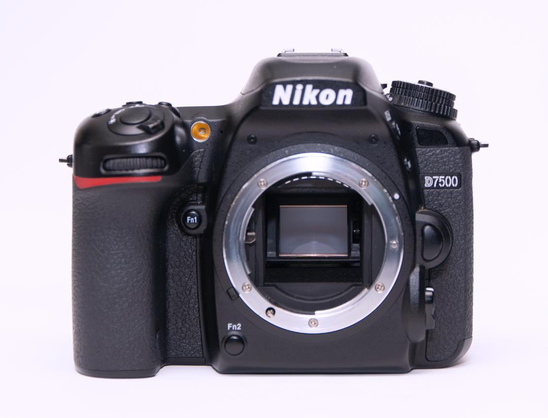 Nikon D7500 ボディ ストラップ　バッテリー　説明書