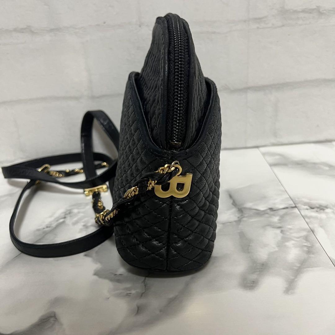 美品】バリー ショルダーバッグ キルティングレザー Bロゴ金具
