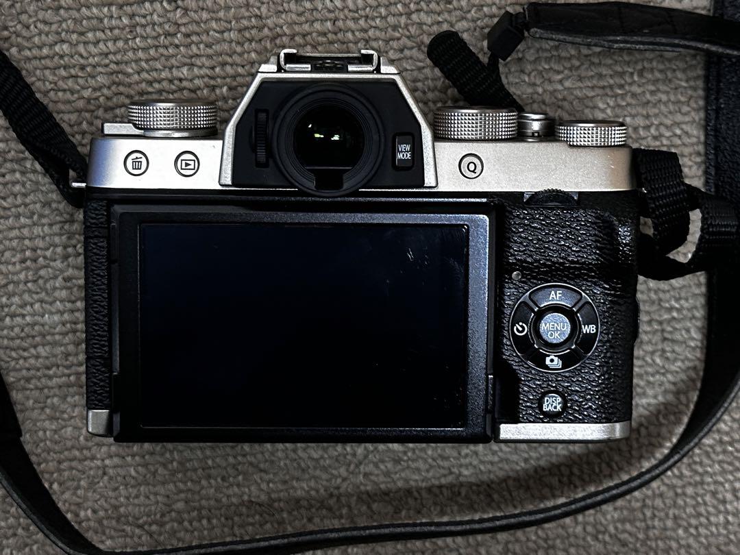 FUJIFILM X−T100 SILVER ボディのみ