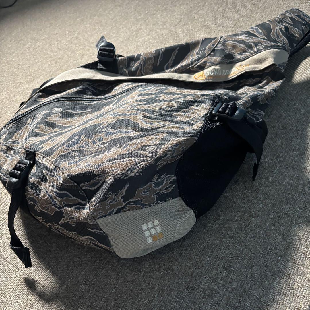 ECKO UNLTD 00s タイガーカモ スリングバッグ ワンショルダー ECKO UNLTD 00s タイガーカモ スリングバッグ ワンショルダー