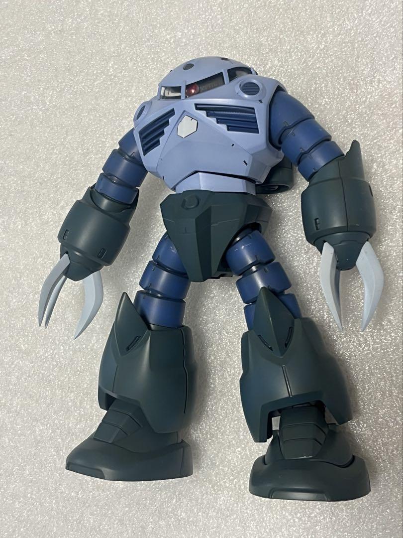 MG シャア専用ズゴック（未組立品）　量産型ズゴック（完成品）