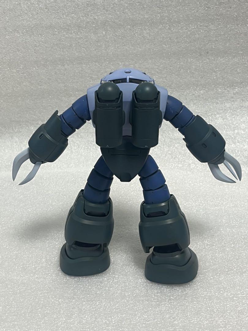 MG シャア専用ズゴック（未組立品）　量産型ズゴック（完成品）
