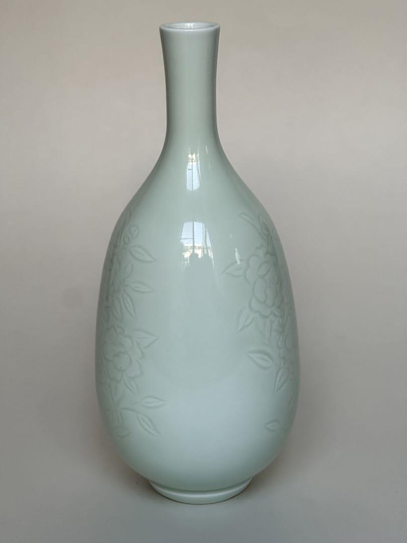 井上康徳 作　白磁青釉刻文　徳利　未使用品　共箱　井上萬二窯　酒器　日本酒　有田 井上康徳 作 白磁青釉刻文 徳利 未使用品 共箱 井上萬二窯 酒器