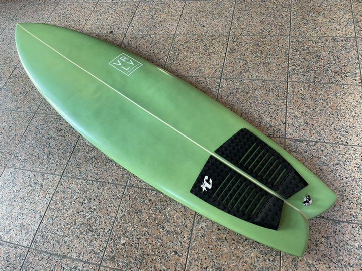 サーフィン Varley surfboard 小波最高EPS 中古6、2