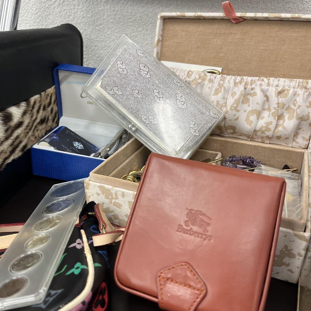 遺品整理 大量アクセサリー 時計 まとめ売り ブローチ ネクタイピン 刻印未検品