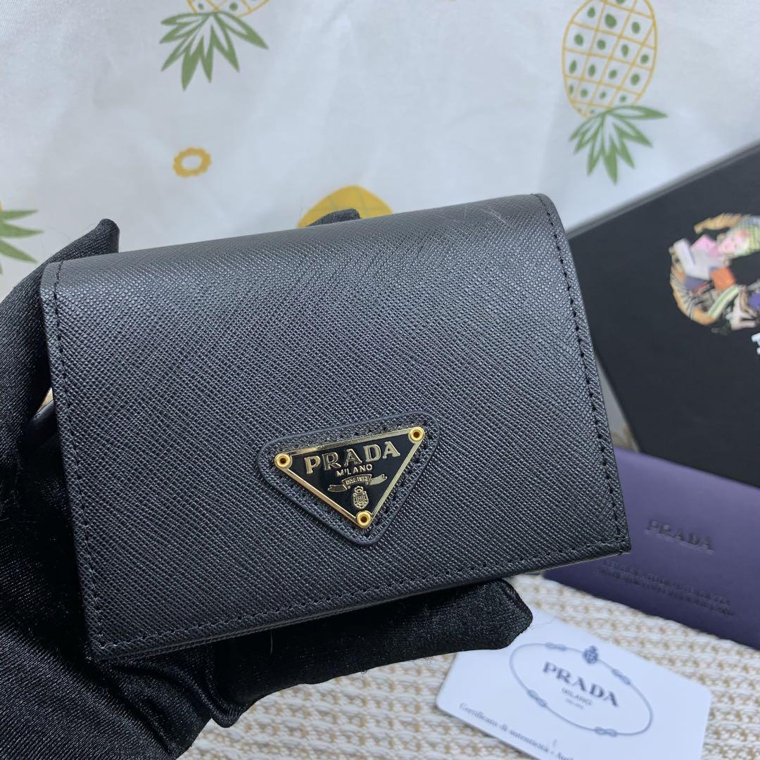 早い者勝ち PRADA プラダ サフィアーノ ロゴプレート 二つ折り財布