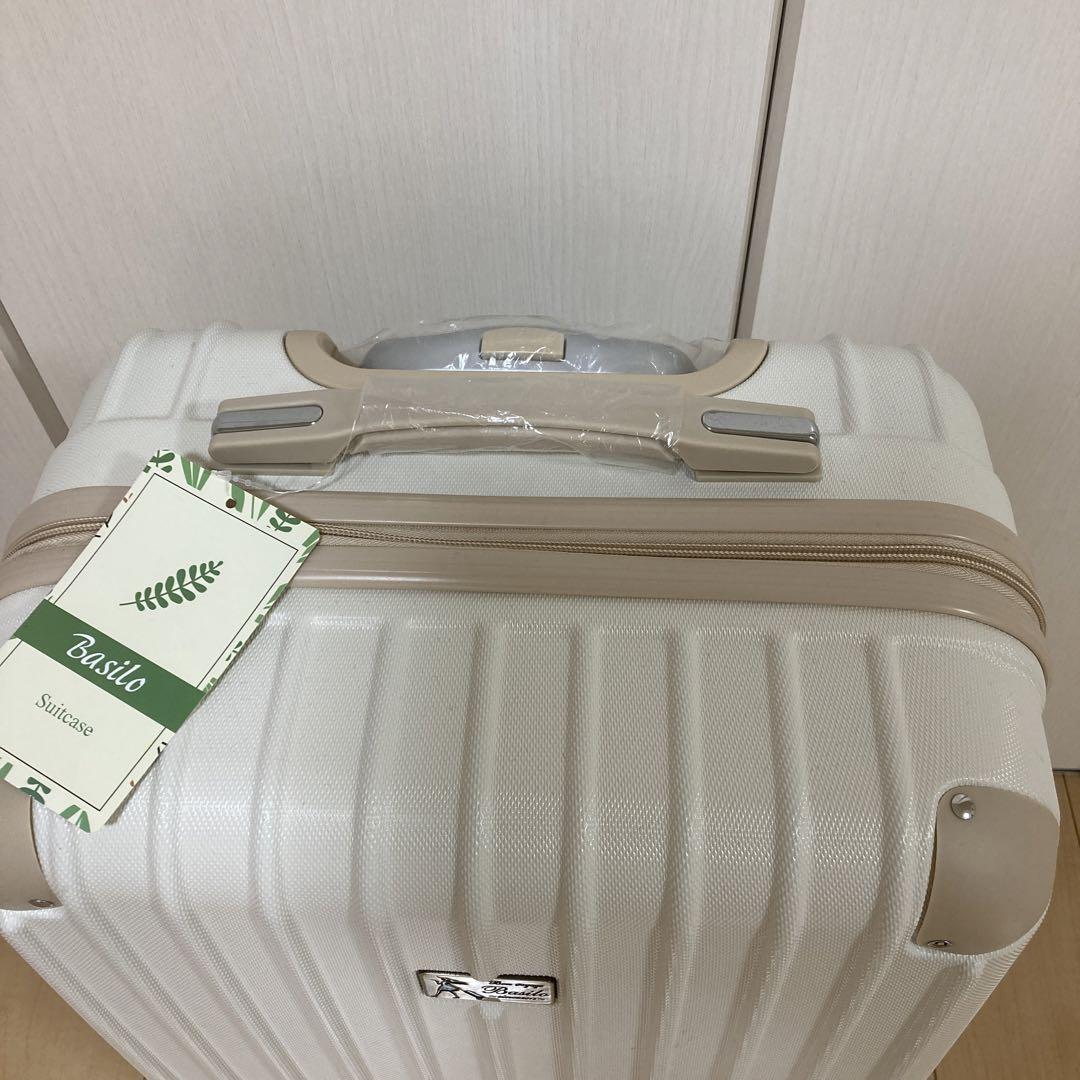 新品未使用　スーツケースMサイズ　ホワイト