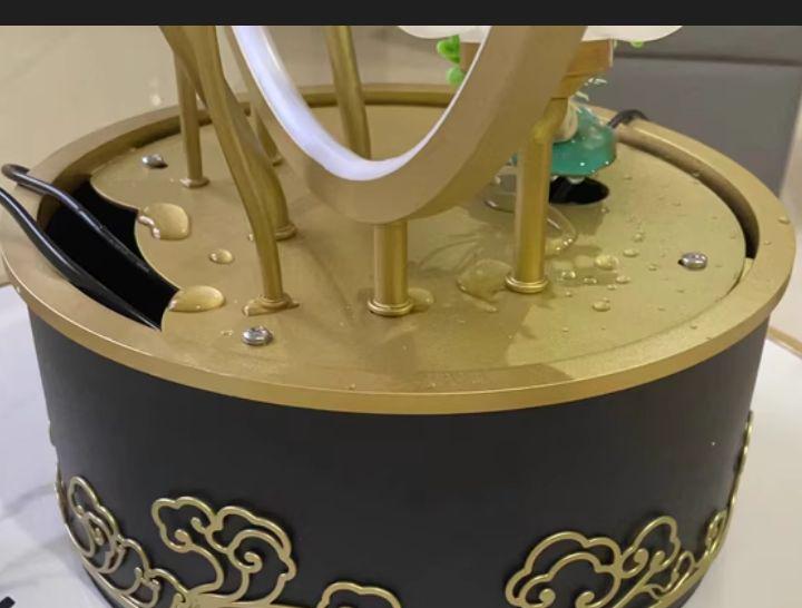 フラワーモチーフ装飾ライト｜水と光が織りなす幻想的なアート