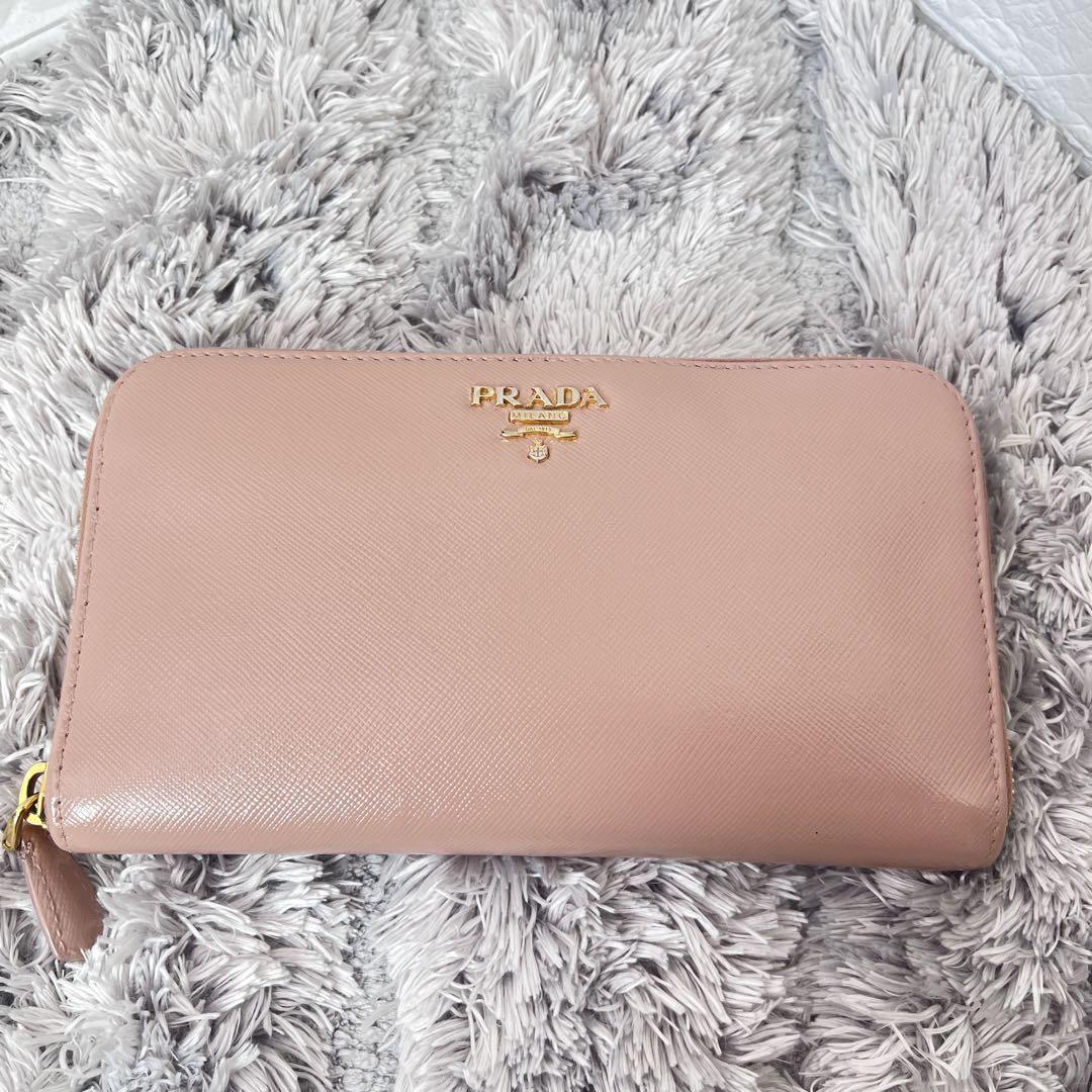 良品✨プラダ ラウンドファスナー　長財布　メタルロゴ　ピンクベージュ　レディース