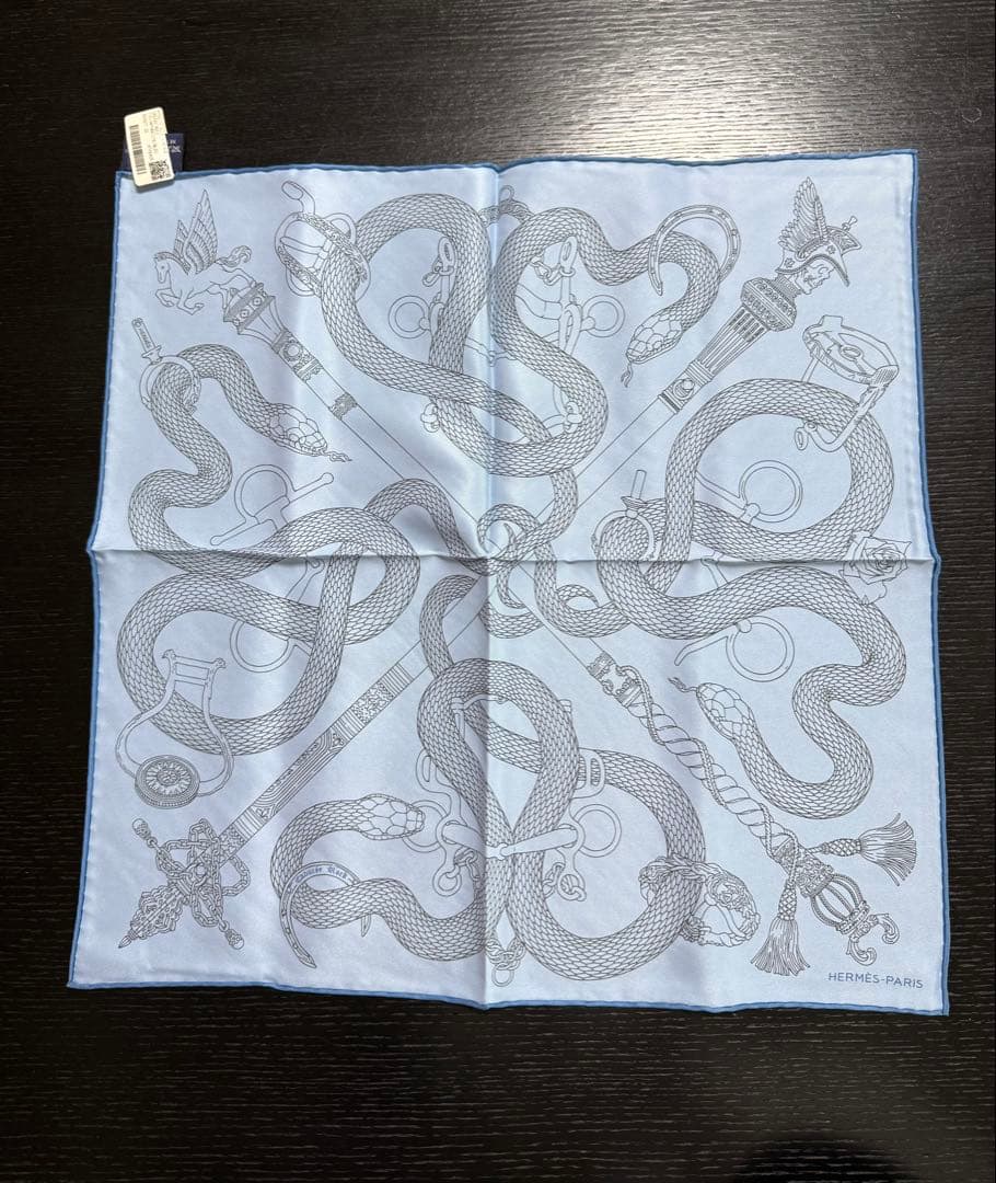 HERMÈS 水色 蛇デザイン ポケットチーフHERMES