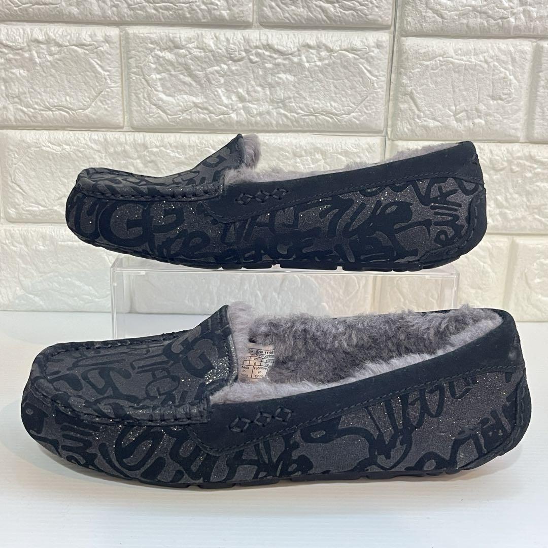 Ｚ ❗️ UGG アグ アンスレースパークルグラフィティ【25】ラメ 黒