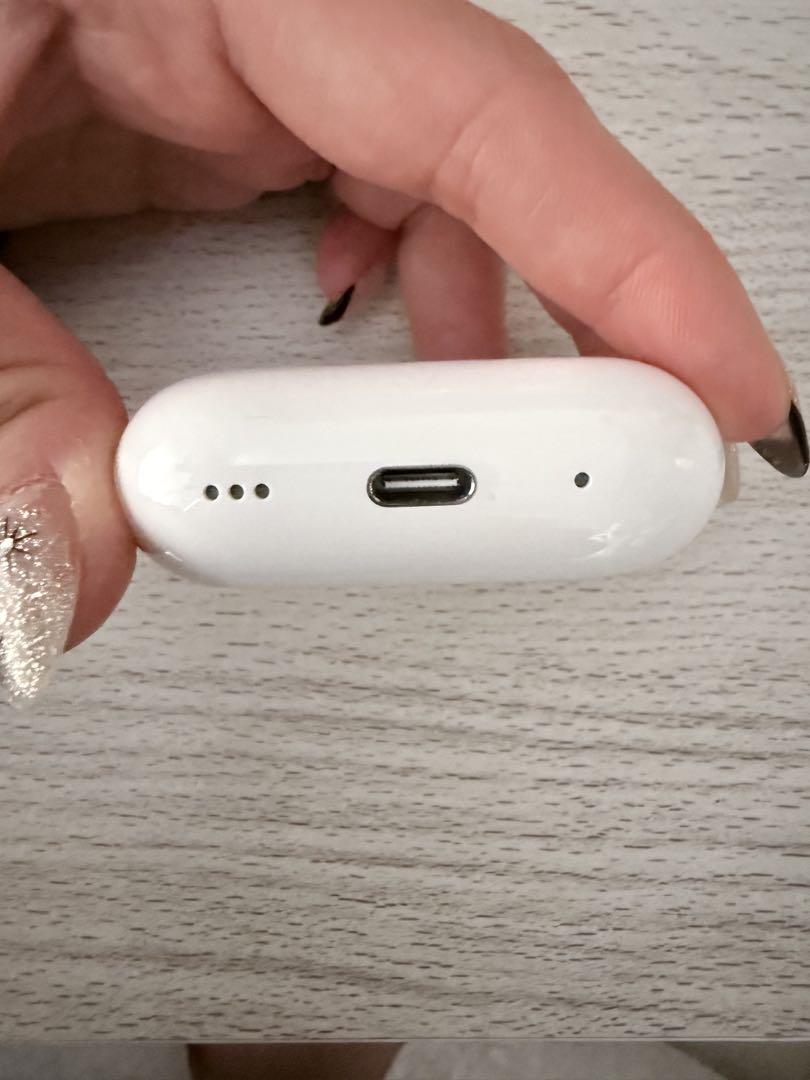 AirPodspro 第2世代 充電ケースと右耳